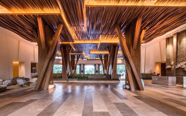 HOLIDAY INN RESORT SANYA BAY 5*