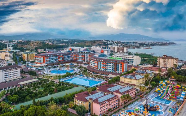 LONICERA RESORT & SPA HOTEL 5*