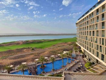 RADISSON BLU ABU DHABI YAS ISLAND 4 *