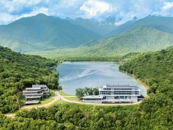 KVARELI LAKE RESORT
