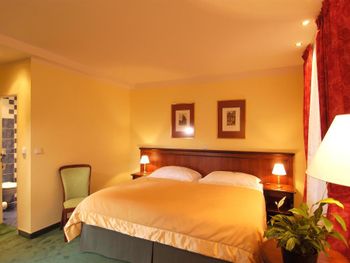 EA HOTEL JELENI DVUR PRAGUE CASTLE 3*