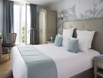 PLAZA ELYSEES 4*