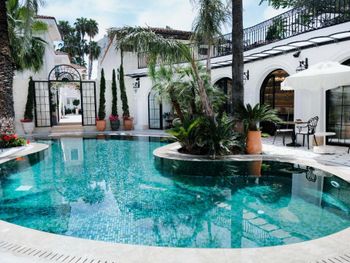 ELEGANCE EAST HOTEL 3*