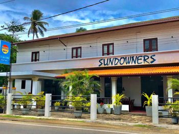 SUNDOWNERS GUESTHOUSE (EX. DRIFTERS GUESTHOUSE) 3*