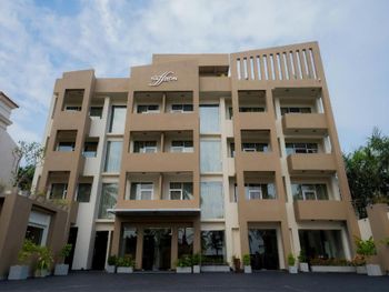 SAFFRON HOTEL & RESTAURANT 2*