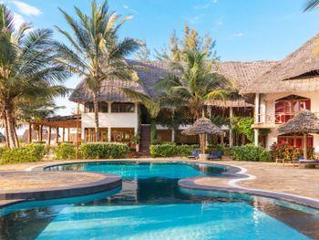 AHG WARIDI BEACH RESORT & SPA 4*