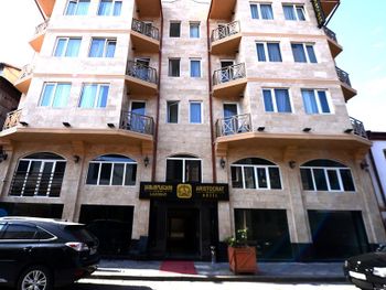 ARISTOCRAT 3*