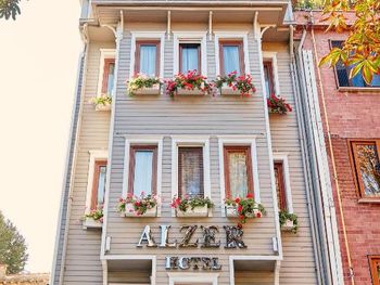 ALZER HOTEL 4*