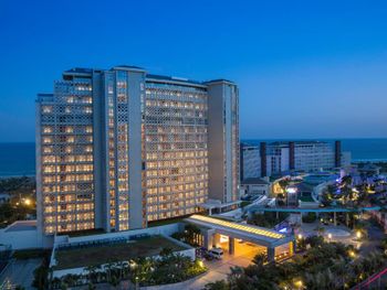 ALOHA OCEANFRONT SUITE RESORT 5*