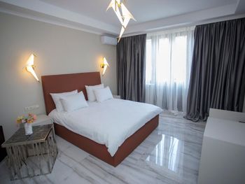 DOWNTOWN HOTEL 4*