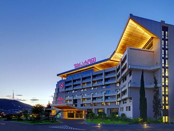 SHERATON GRAND TBILISI METEKHI PALACE 5*