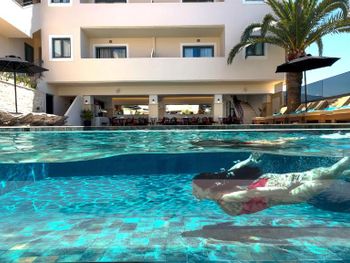 LA STELLA SUITES 4*