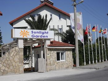 SUNLIGHT GARDEN HOTEL 3*