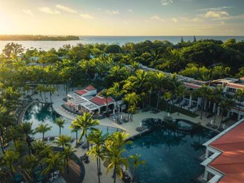 MAURICIA BEACHCOMBER RESORT & SPA 4*