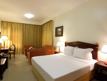 EZDAN HOTEL, RESIDENCES WEST BAY 4*