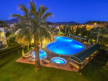 REBIN BEACH HOTEL 3*