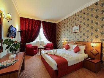 JONRAD HOTEL 3 *