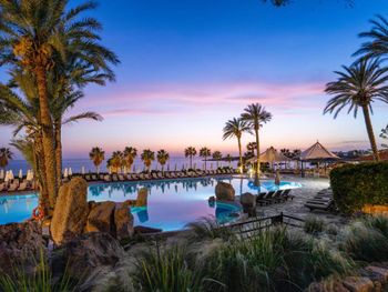 CORAL BEACH HOTEL & RESORT 5*