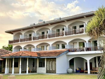 SRI GEMUNU BEACH RESORT 2*