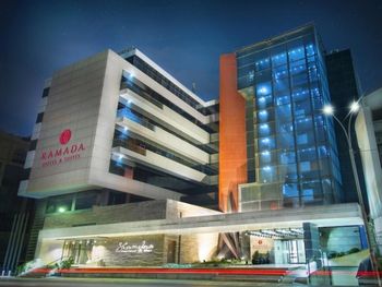 RAMADA HOTEL&SUITES BAKU 5*
