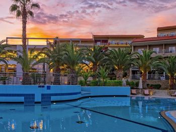 LAGOMANDRA BEACH 4*