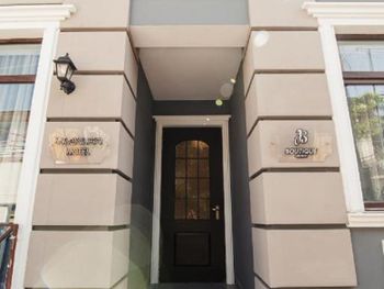 BOUTIQUE GEORGE 3*