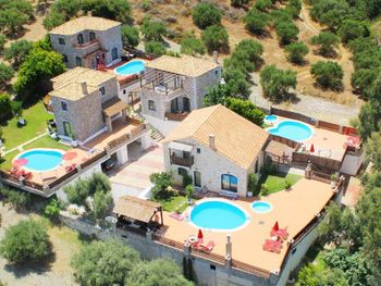 NIRIIDES VILLAS 4*