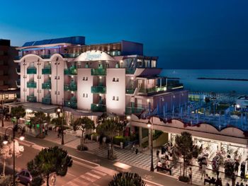 LUNGOMARE (CESENATICO) 4*