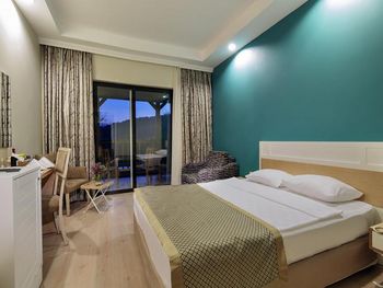 CRYSTAL GREEN BAY RESORT & SPA 5*