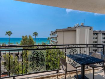 GREEN GARDEN CITY LUXURY APARTMENTS 3*