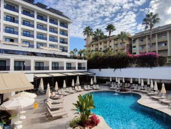 SIDE ZEUGMA (ADULTS ONLY +16) 4*