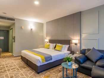 MANHATTAN BUSINESS HOTEL 4*