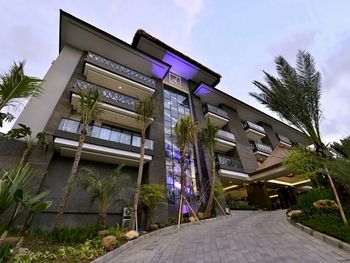 AMAROSSA SUITE BALI TAMAN MUMBUL 4*