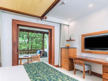 LEGIAN BEACH HOTEL 4*