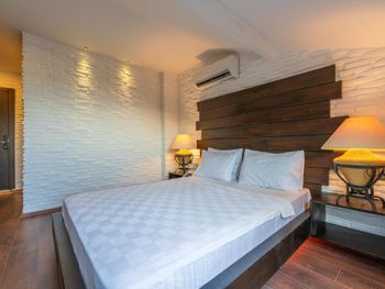 MANASPARK DELUXE HOTEL 3+ *