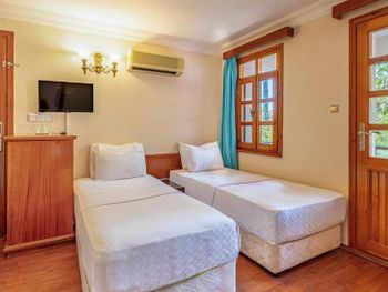 PERDIKIA BEACH HOTEL 3 *