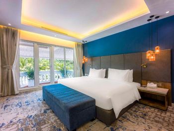QUEENCO HOTEL & CASINO 5*