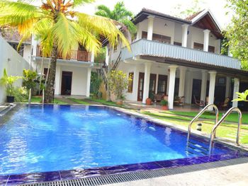 SURF VILLA HIKKADUWA 4*