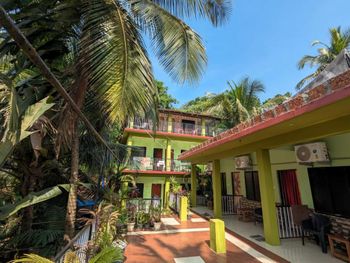 LUCIANO GUEST HOUSE 3*