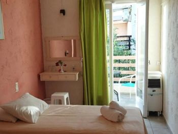 CLEO ROOMS