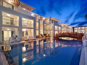 BELLIS DELUXE LAGOON & VILLAS 5*