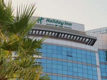 HOLIDAY INN ABU DHABI. 4*