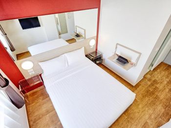 EASY PLANET PHUKET PATONG 3*