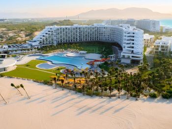 LUGANO RESORT & SPA CAM RANH 5*