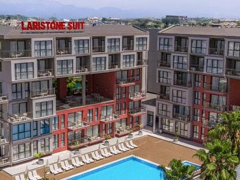 LARISTONE SUITE SPA HOTEL 4*