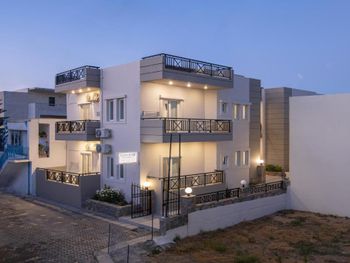LITSA MARE APARTMENTS