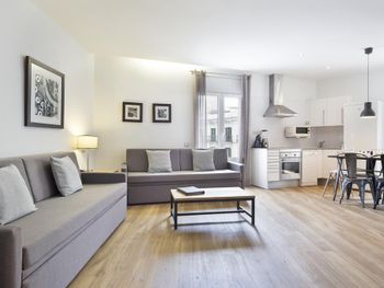 AMISTER APARTMENTS PELAI 4*
