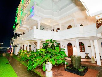 ROYAL BEACH HOTEL & RESTAURANT 4*